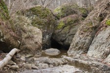 鞍が淵と蛇骨石