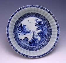 染付山水図輪花大鉢