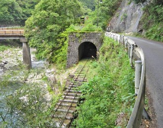 旧魚梁瀬森林鉄道施設　五味隧道