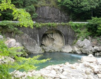 旧魚梁瀬森林鉄道施設　釜ヶ谷桟道