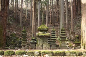 常楽寺石造多宝塔
