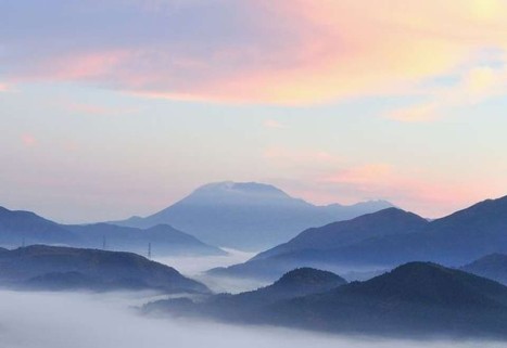 雲海に浮かぶ大山
