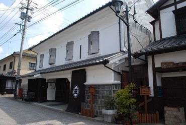 カネジュウ館