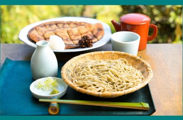 豊後高田市は年に２度、新そばがいただけるそば処。特に「春そば」は西日本一の作付面積を誇ります。３たて（挽きたて・打ちたて・茹でたて）を守り提供する「豊後高田そば認定店」をご紹介いたします。