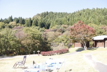 【バンガロー・コテージ】自然を感じながら温泉やアウトドアも楽しめます。