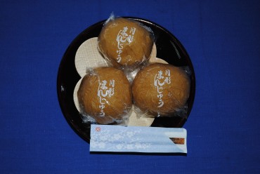 月形まんじゅう