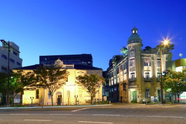 今なお使われている現役郵便局舎—下関南部町郵便局庁舎(旧赤間関郵便電信局)［構成文化財］