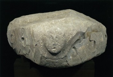 楯築神社の旋帯文石（たつてきじんじゃのせんたいもんせき）