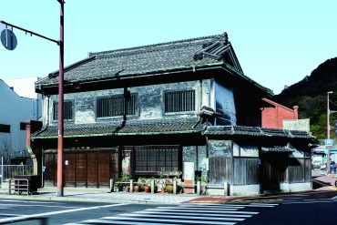 岩田家住宅　主屋、土蔵［構成文化財］