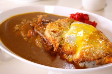 涌谷町のカツカレー（パーラー旅・平田食堂）