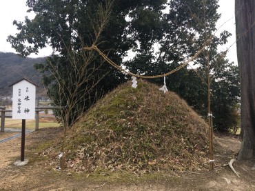 白山神社の首塚（はくさんじんじゃのくびづか）