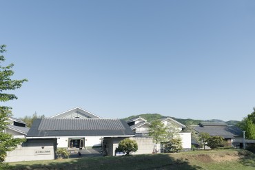 【益子町】益子陶芸美術館／陶芸メッセ・益子～陶芸の郷益子に立つ美術館～