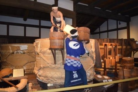 白鶴旧本店壱号蔵での酒造工程立体展示