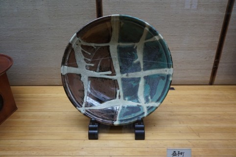 柿青釉白格子描大鉢（濱田庄司作品）