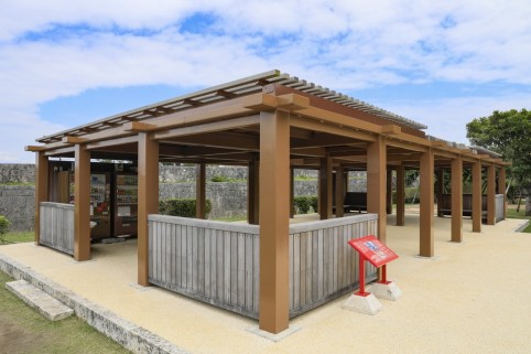 琉球王国時代に泡盛やお金を保管・管理していた