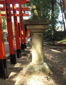三輪崎八幡神社の石灯籠