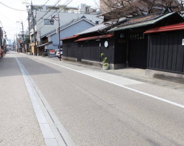 御鮨街道のまちなみ