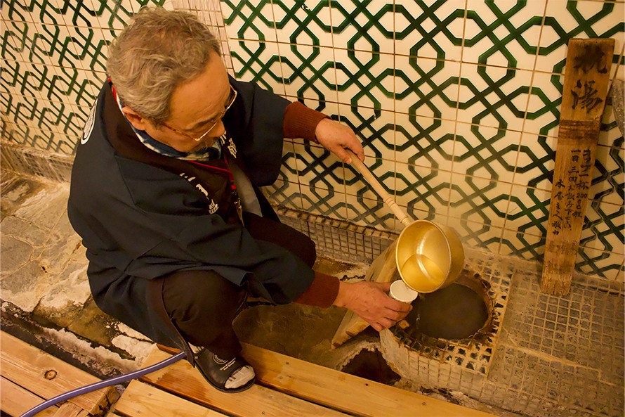 木屋旅館の浴室には、飲泉用の設備も整っています。