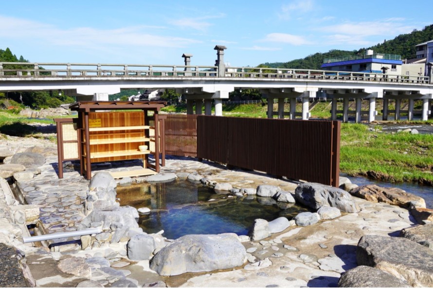 誰でも無料で入浴できる「河原風呂」