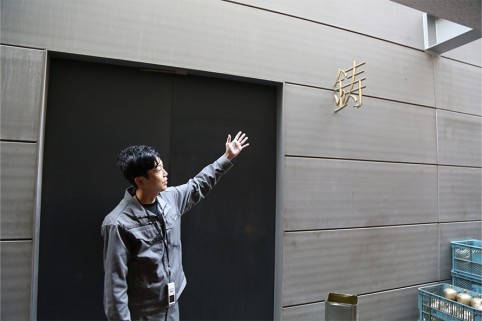 見学や鋳物製作体験が可能な「能作」の工場