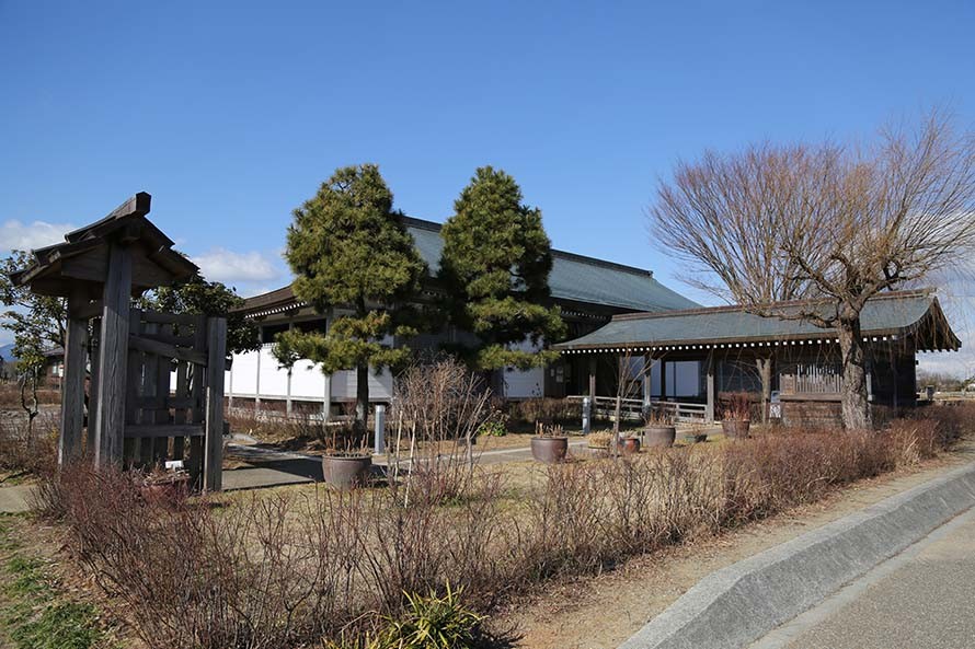 斎宮がもっとも栄えていたという平安時代の歴史、文化、技術を体験できる施設。「平安装束試着体験」では、当時の衣装を着て記念撮影も行えます（有料、要予約）。