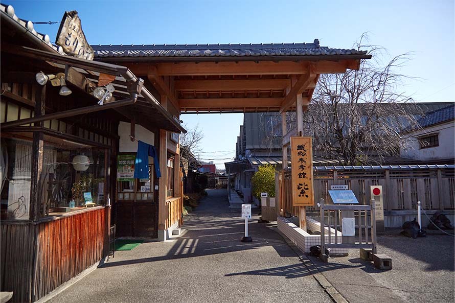 昭和50年代まで、桐生織の工場として動いていた建物が利活用されています