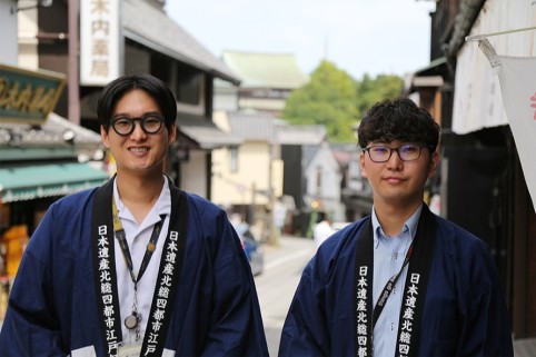 左) 成田市観光プロモーション課の森田隼人さん　右) 成田市生涯学習課の小川和也さん　