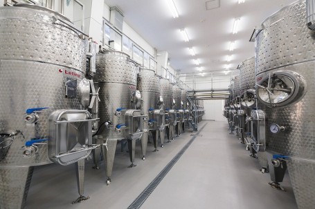 ふくしま逢瀬ワイナリー　工場