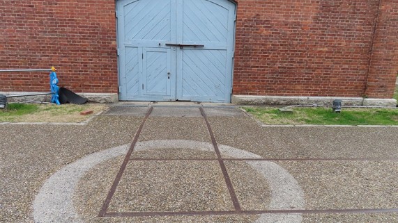 きっちり直角に組まれた線路跡