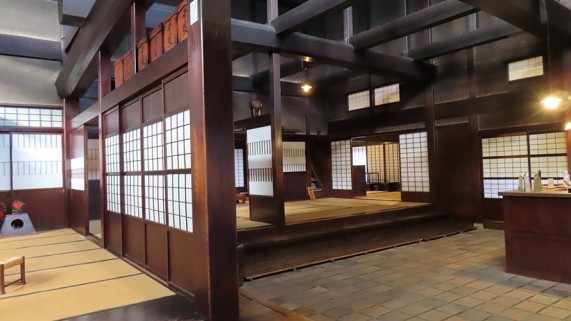 日下部民藝館の入り口