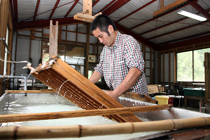 蒲生の紙漉き 