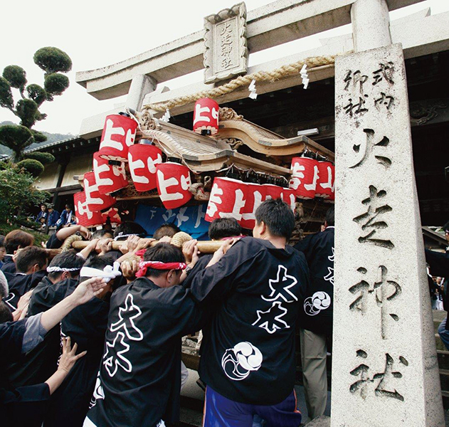 大木火走神社秋祭りの担いダンジリ行事 