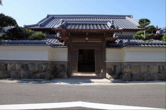 旧柏原家住宅　主屋及び離れ 表門 東土塀及び西土塀