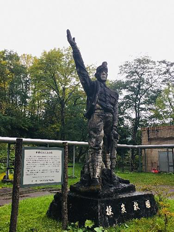 採炭救国坑夫の像 