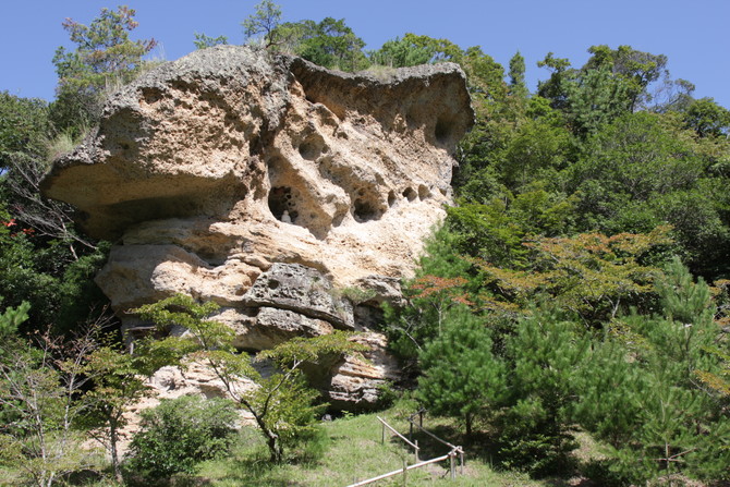 鬼村の鬼岩(おにむらのおにいわ)