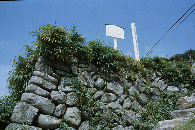 大坂城用残石　番屋七兵衛屋敷跡 