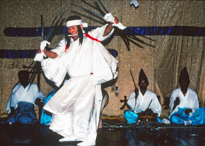 久城神楽舞（くしろかぐらまい） 