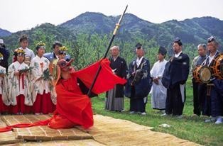 多由比神社の例祭神事（若狭の王の舞群）