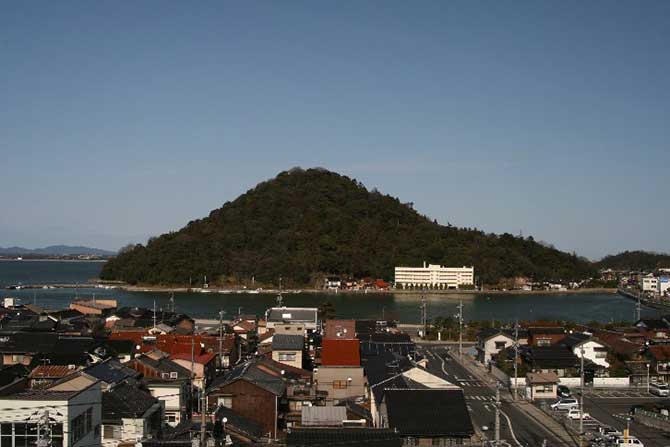 安来港と安来の街並み