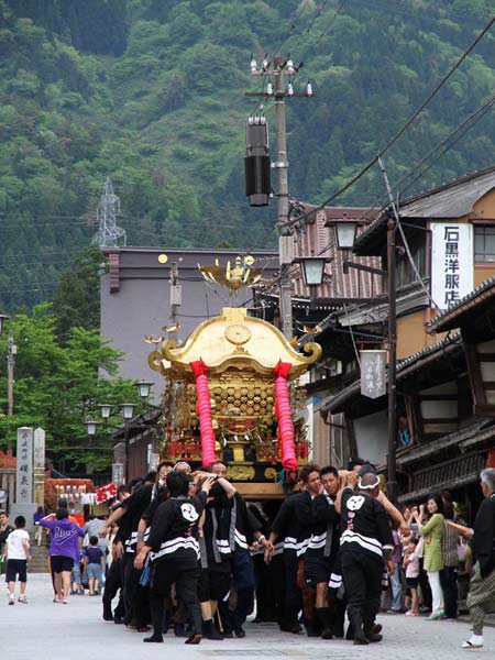 井波八幡宮の春季例大祭
