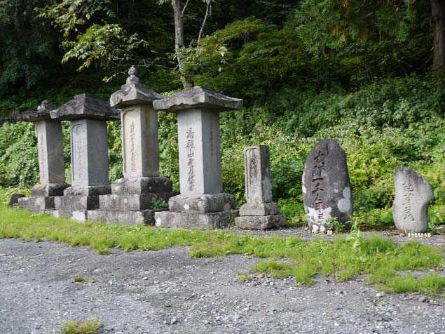 本道寺代参塔群