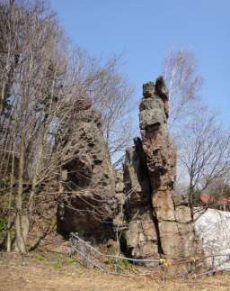 立岩 ・人喰い刀岩