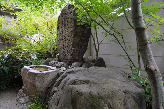 祇園寺、仏足石、光明皇后恭仏跡歌碑、三十三観音、十六羅漢像