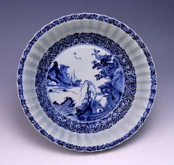 染付山水図輪花大鉢
