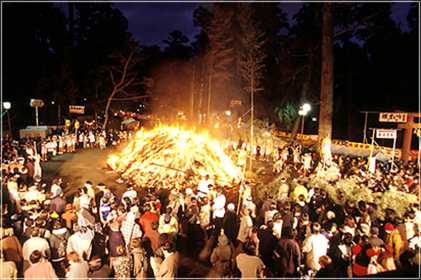 大崎八幡宮の松焚祭