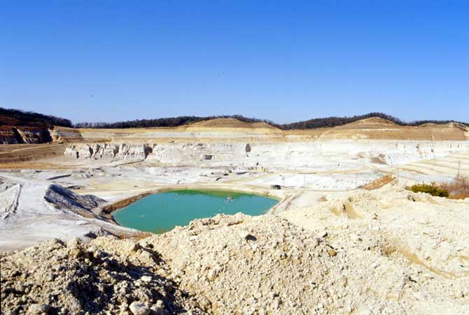 陶土・珪砂採掘場