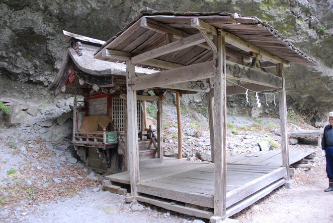 金櫻神社摂社・白山社
