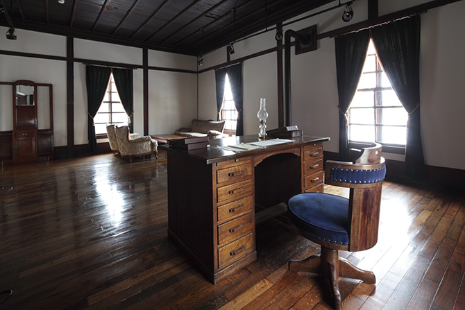 樺戸集治監本庁舎（月形樺戸博物館）／空知集治監典獄官舎レンガ煙突 