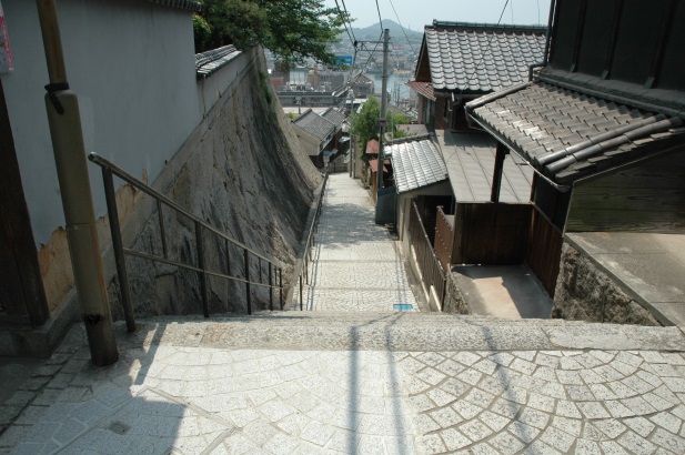 坂道と路地の景観