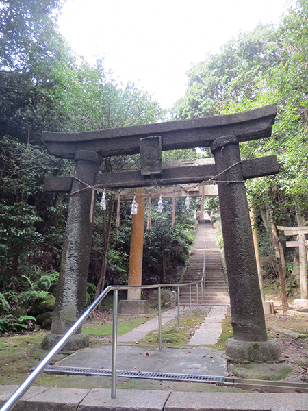 八幡神社石鳥居 